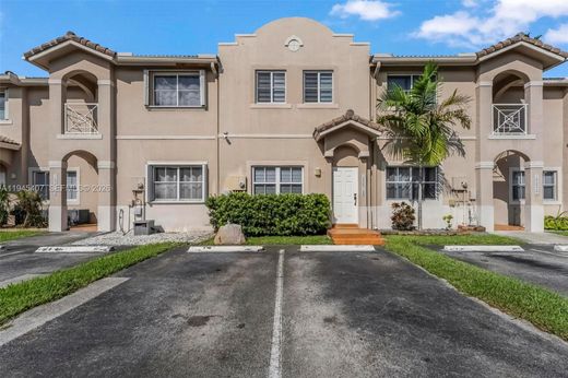 Townhouse - Miami Lakes, Miami-Dade County