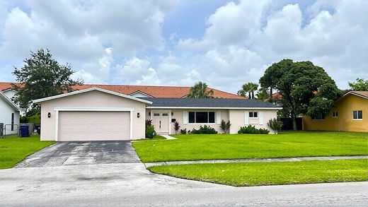 Villa in Lauderdale Lakes, Broward County