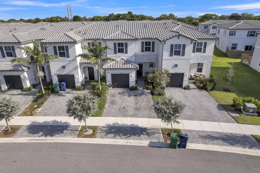 Townhouse in Coral Springs, Broward County