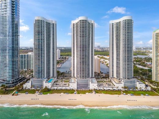 Complexes résidentiels à Sunny Isles Beach, Comté de Miami-Dade