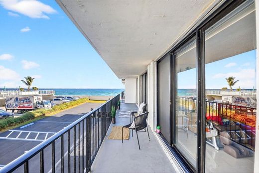 Residential complexes in Palm Beach, Florida