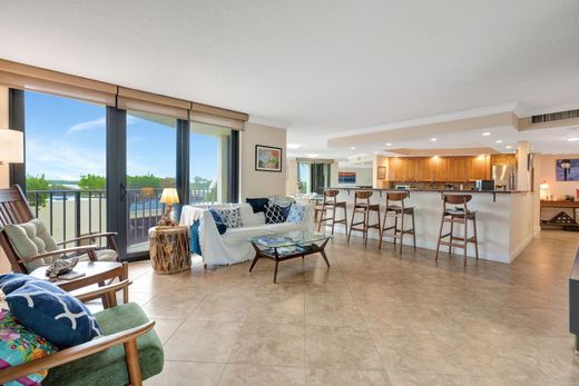 Residential complexes in Palm Beach Shores, Palm Beach