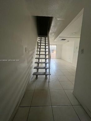 Kamienica w Miami, Miami-Dade County