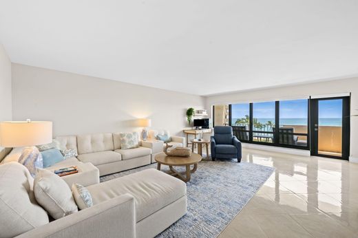 Residential complexes in Lauderdale by the sea, Broward County