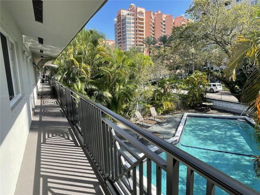 Residential complexes in Coral Gables, Miami-Dade