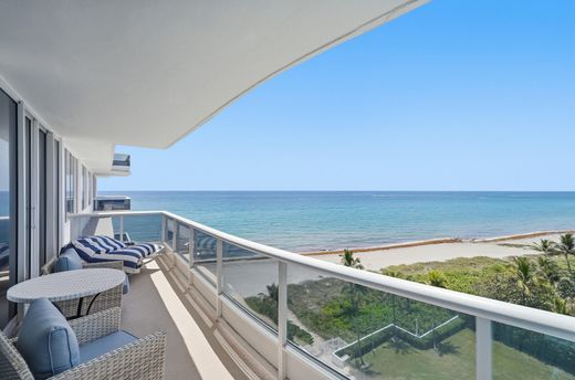 Residential complexes in Boca Raton, Palm Beach