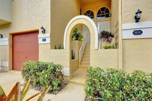 Residential complexes in Lauderdale by the sea, Broward County