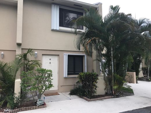 Townhouse in Royal Palm Beach, Palm Beach