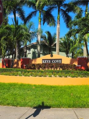 Residential complexes in Homestead, Miami-Dade