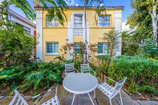 Residential complexes in Miami Beach, Miami-Dade