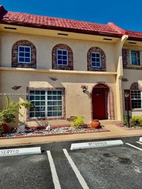 تاون هاوس ﻓﻲ Coral Springs, Broward County