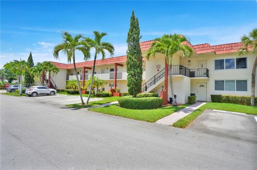 Residential complexes in Pembroke Pines, Broward County