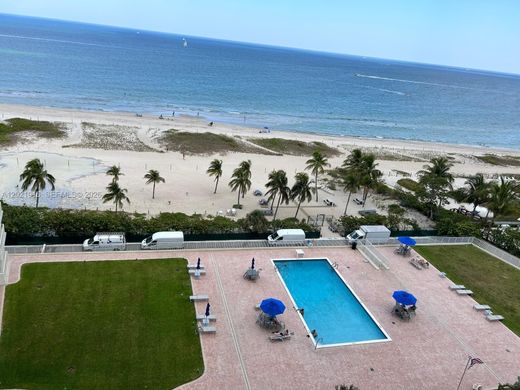 Residential complexes in Pompano Beach, Broward County