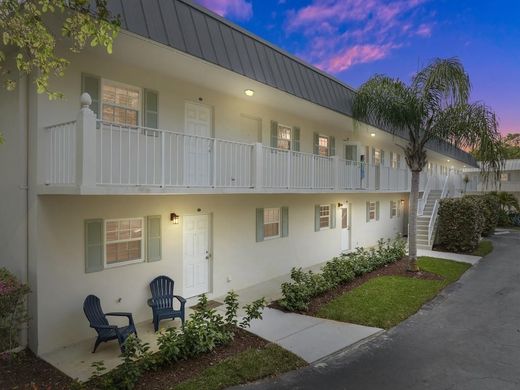Vero Beach, Indian River Countyのアパートメント・コンプレックス