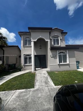 타운 하우스 / Hialeah, Miami-Dade County