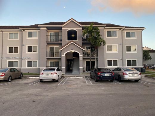 Residential complexes in Homestead, Miami-Dade