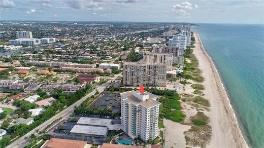 Residential complexes in Lauderdale by the sea, Broward County