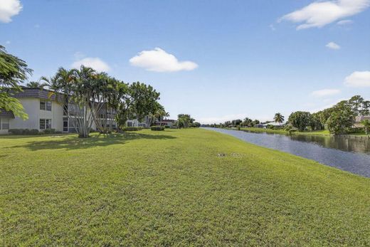 Residential complexes in Royal Palm Beach, Palm Beach