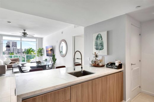 Residential complexes in Fort Lauderdale, Broward County