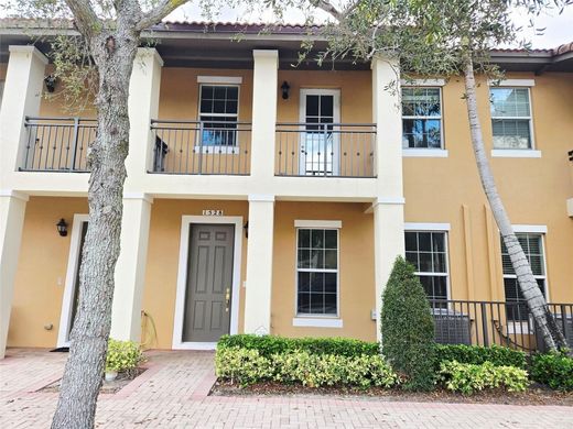 Townhouse in Pembroke Pines, Broward County