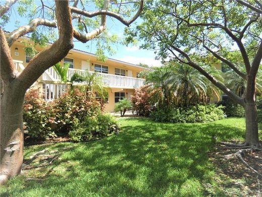 Residential complexes in Fort Lauderdale, Broward County