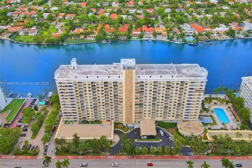 Residential complexes in Miami Beach, Miami-Dade