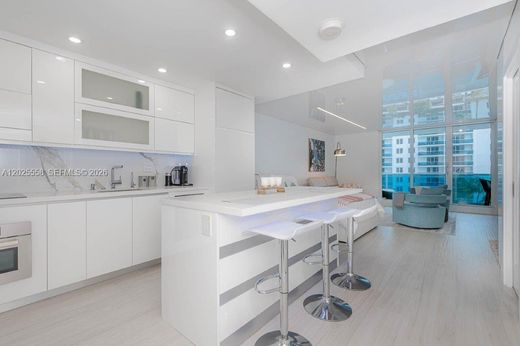 Residential complexes in Miami Beach, Miami-Dade