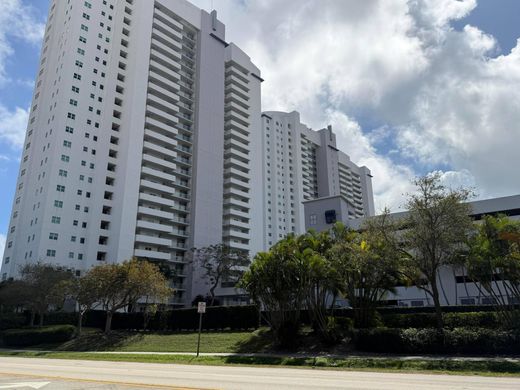 Жилой комплекс, North Miami, Miami-Dade County