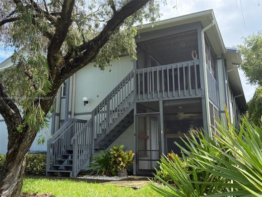 Residential complexes in Hobe Sound, Martin County