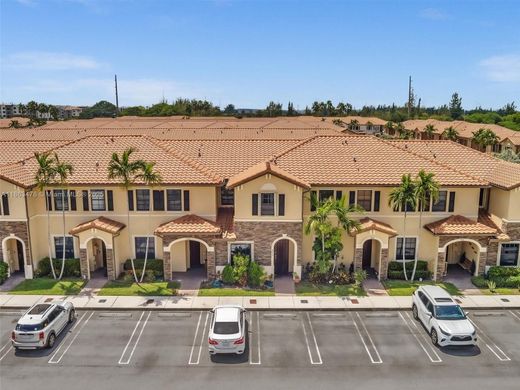 Casa di città a Hialeah, Miami-Dade County