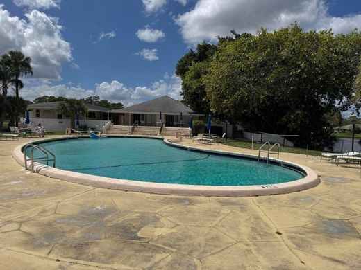 Residential complexes in Royal Palm Beach, Palm Beach
