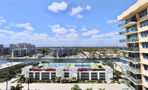 Residential complexes in Hollywood, Broward County