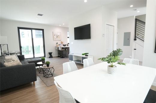 Townhouse - Hallandale Beach, Broward County