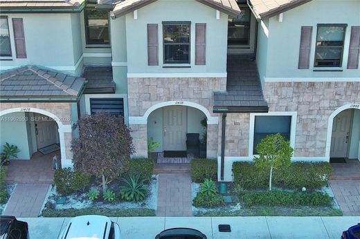 Таунхаус, Hialeah, Miami-Dade County