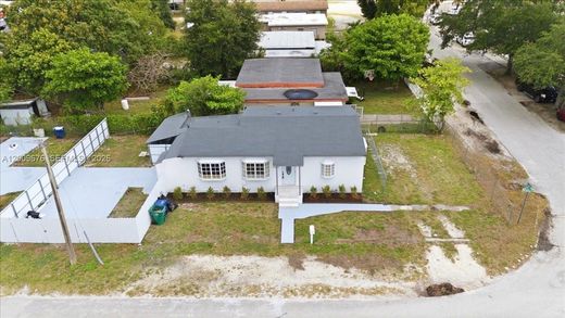 Villa in Miami Heights Trailer Park, Miami-Dade