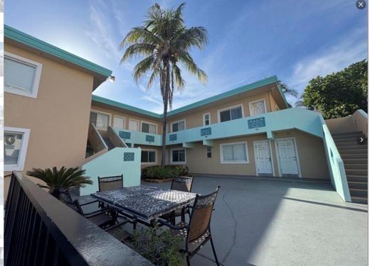 Residential complexes in Hollywood, Broward County