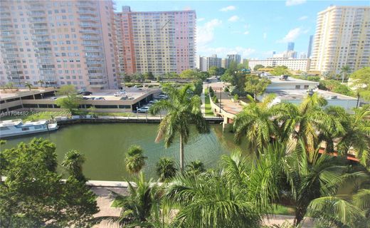 Residential complexes in Sunny Isles Beach, Miami-Dade