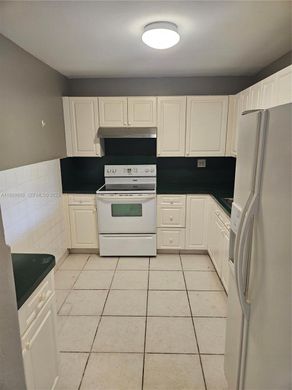 Residential complexes in Deerfield Beach, Broward County