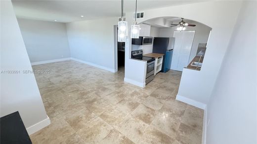 Residential complexes in Dania Beach, Broward County