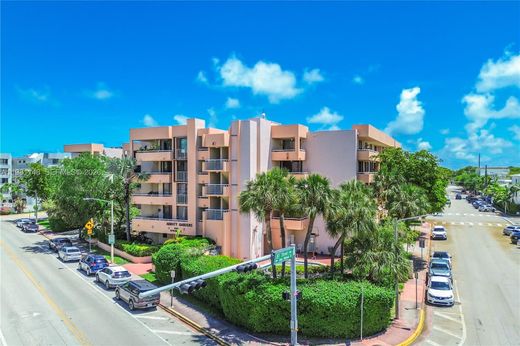 Residential complexes in Miami Beach, Miami-Dade