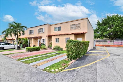 Townhouse in Hialeah, Miami-Dade