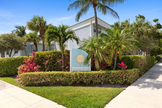 Residential complexes in Deerfield Beach, Broward County