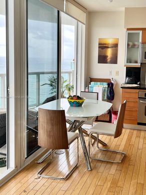 Residential complexes in Miami Beach, Miami-Dade