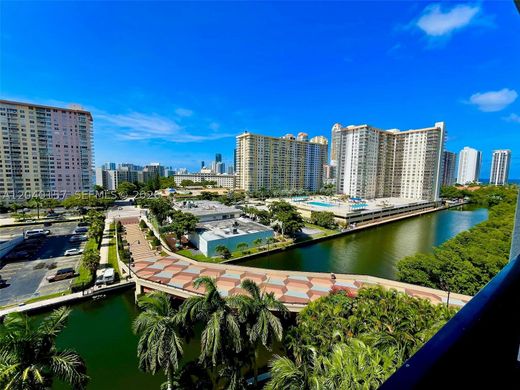 Residential complexes in Sunny Isles Beach, Miami-Dade
