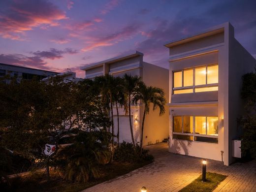 Townhouse in North Miami, Miami-Dade