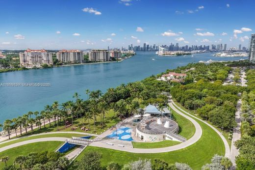 Residential complexes in Miami Beach, Miami-Dade