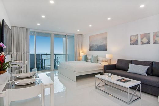 Residential complexes in Miami Beach, Miami-Dade