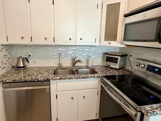 Residential complexes in Fort Lauderdale, Broward County