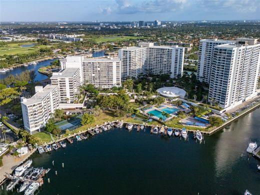 Residential complexes in Hallandale, Broward County