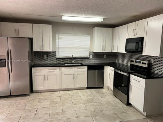 Townhouse - Tamarac, Broward County